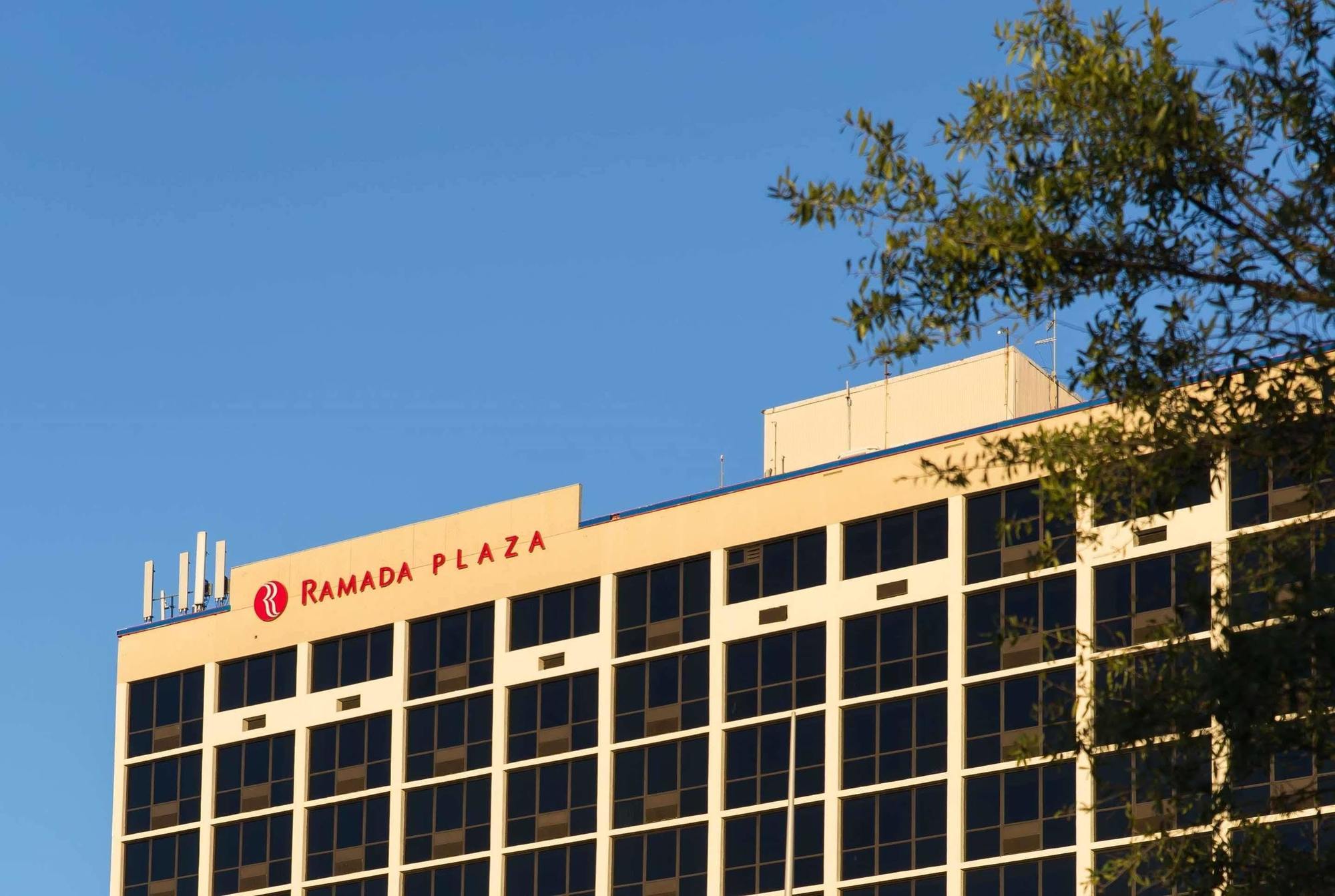 Ramada Plaza By Wyndham Atlanta Downtown Capitol Park Hotel Bagian luar foto